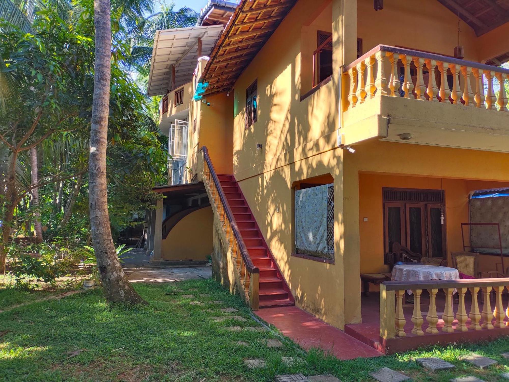 Brinkhouse Guesthouse , Unawatuna Beach Exterior photo