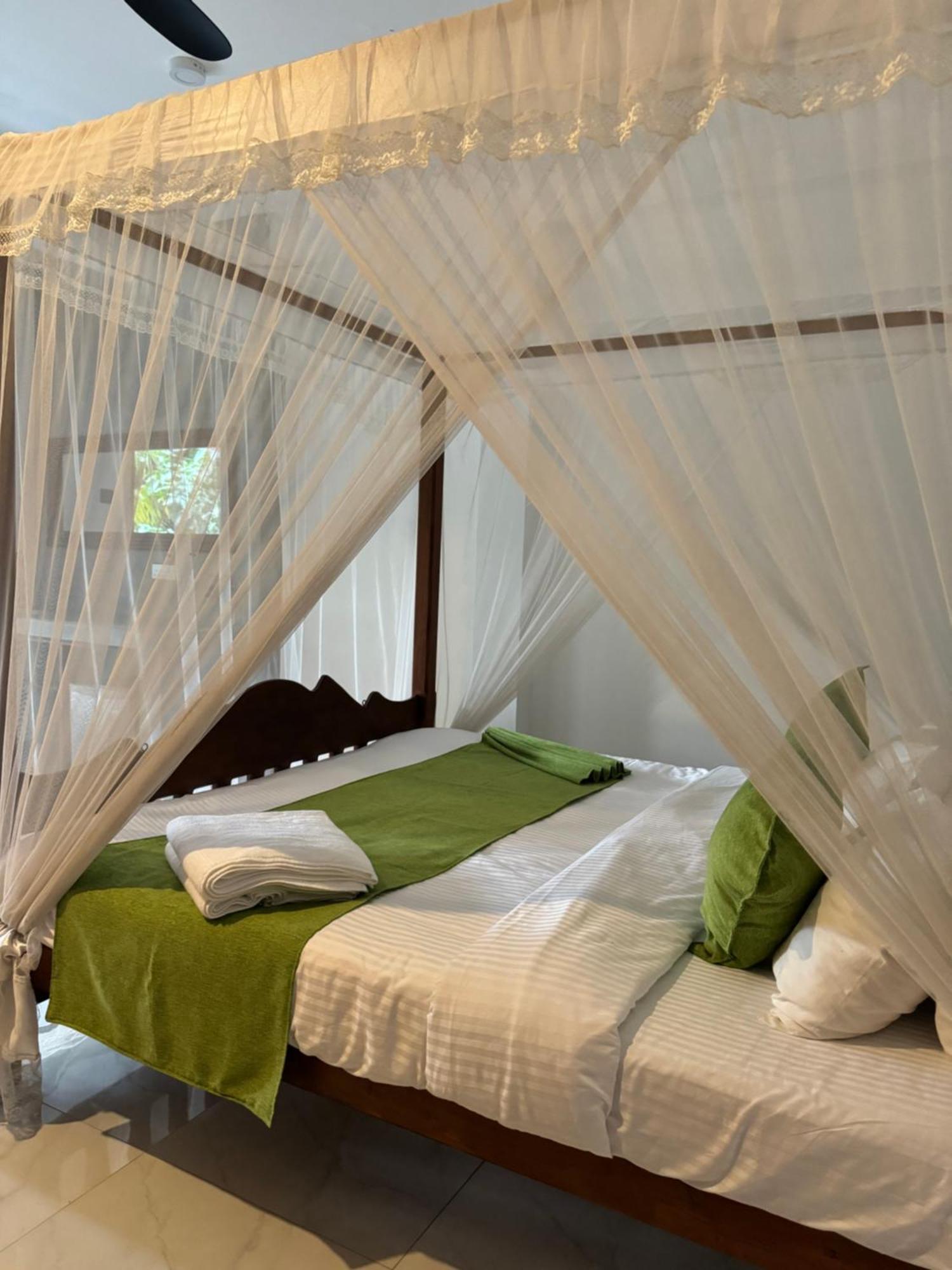 Brinkhouse Guesthouse , Unawatuna Beach Exterior photo