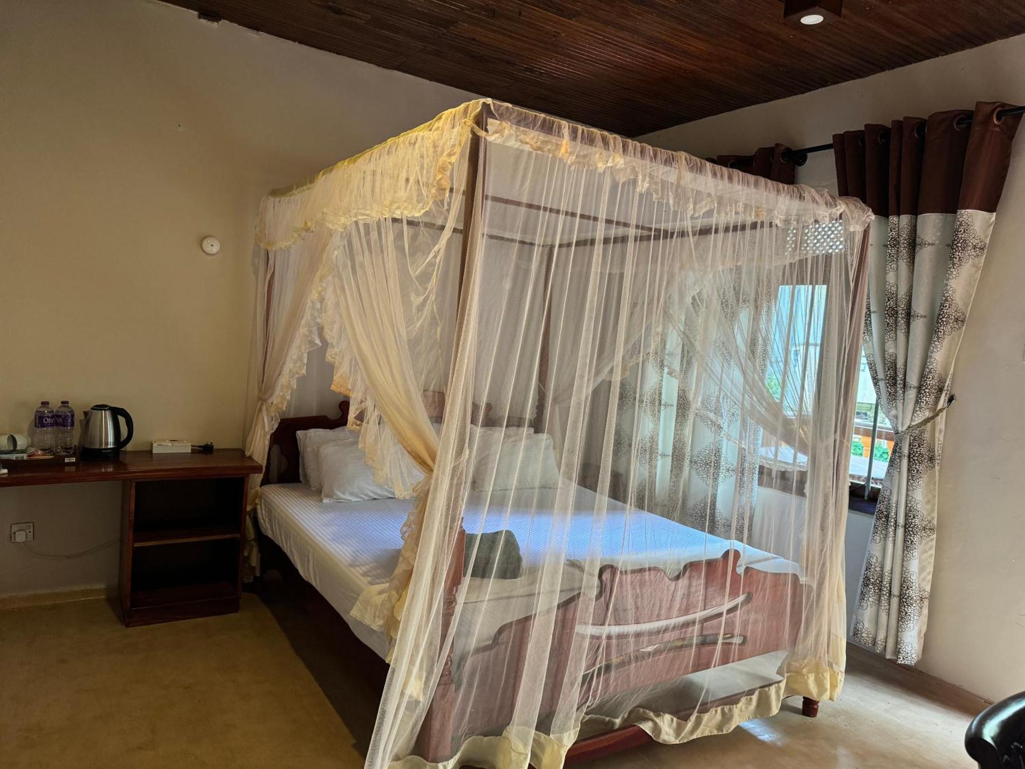 Brinkhouse Guesthouse , Unawatuna Beach Exterior photo