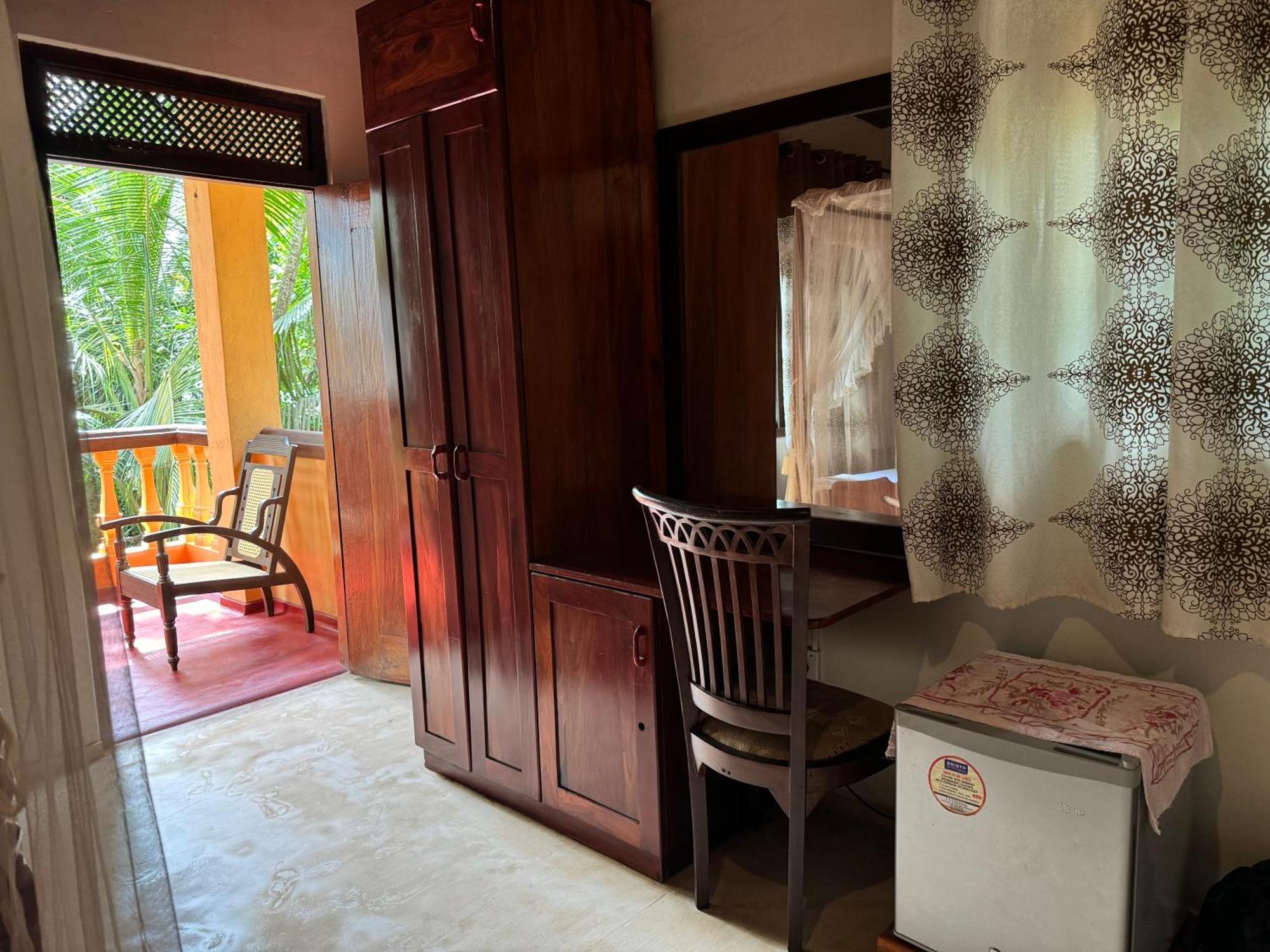 Brinkhouse Guesthouse , Unawatuna Beach Exterior photo