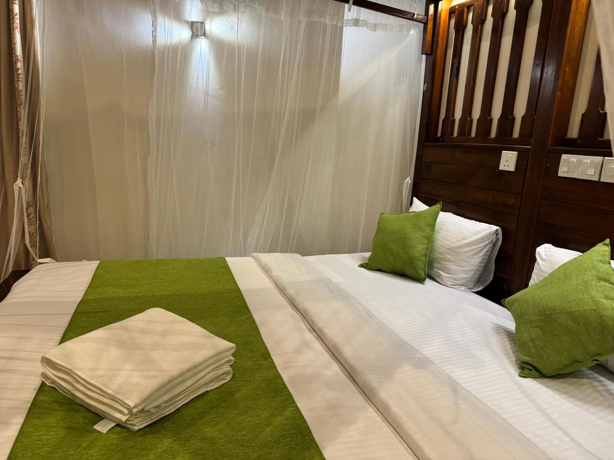 Brinkhouse Guesthouse , Unawatuna Beach Exterior photo