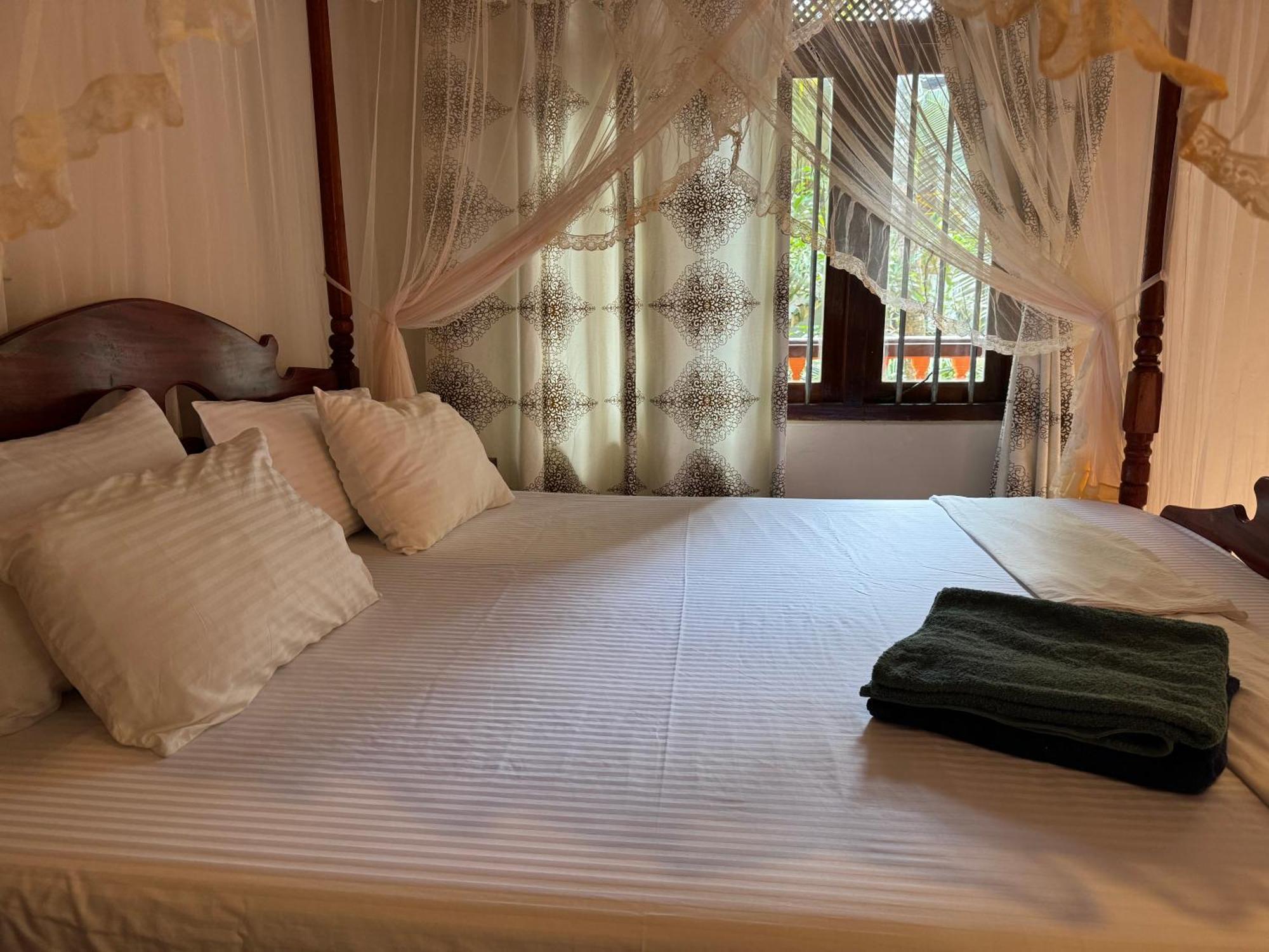 Brinkhouse Guesthouse , Unawatuna Beach Exterior photo