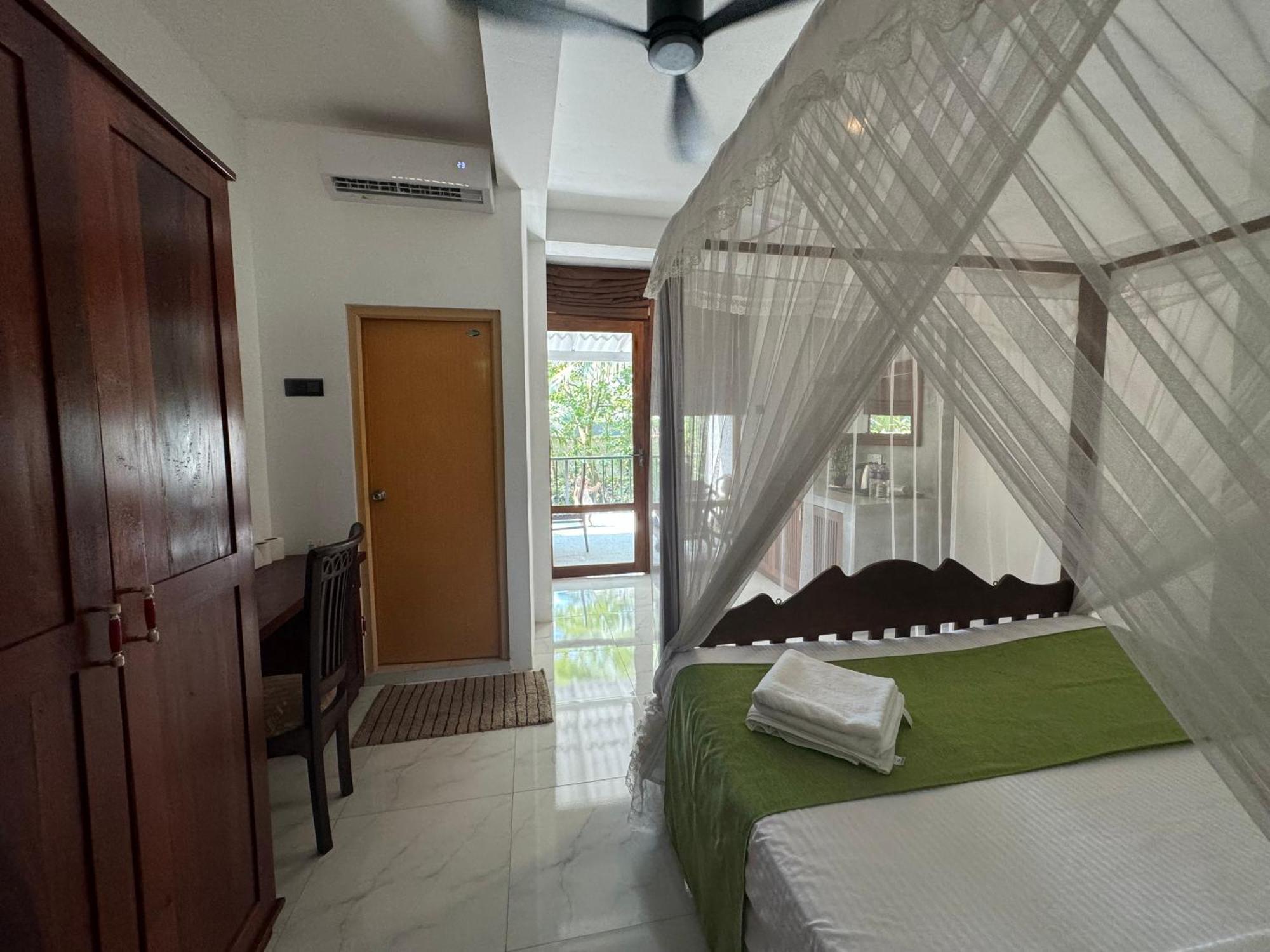 Brinkhouse Guesthouse , Unawatuna Beach Exterior photo