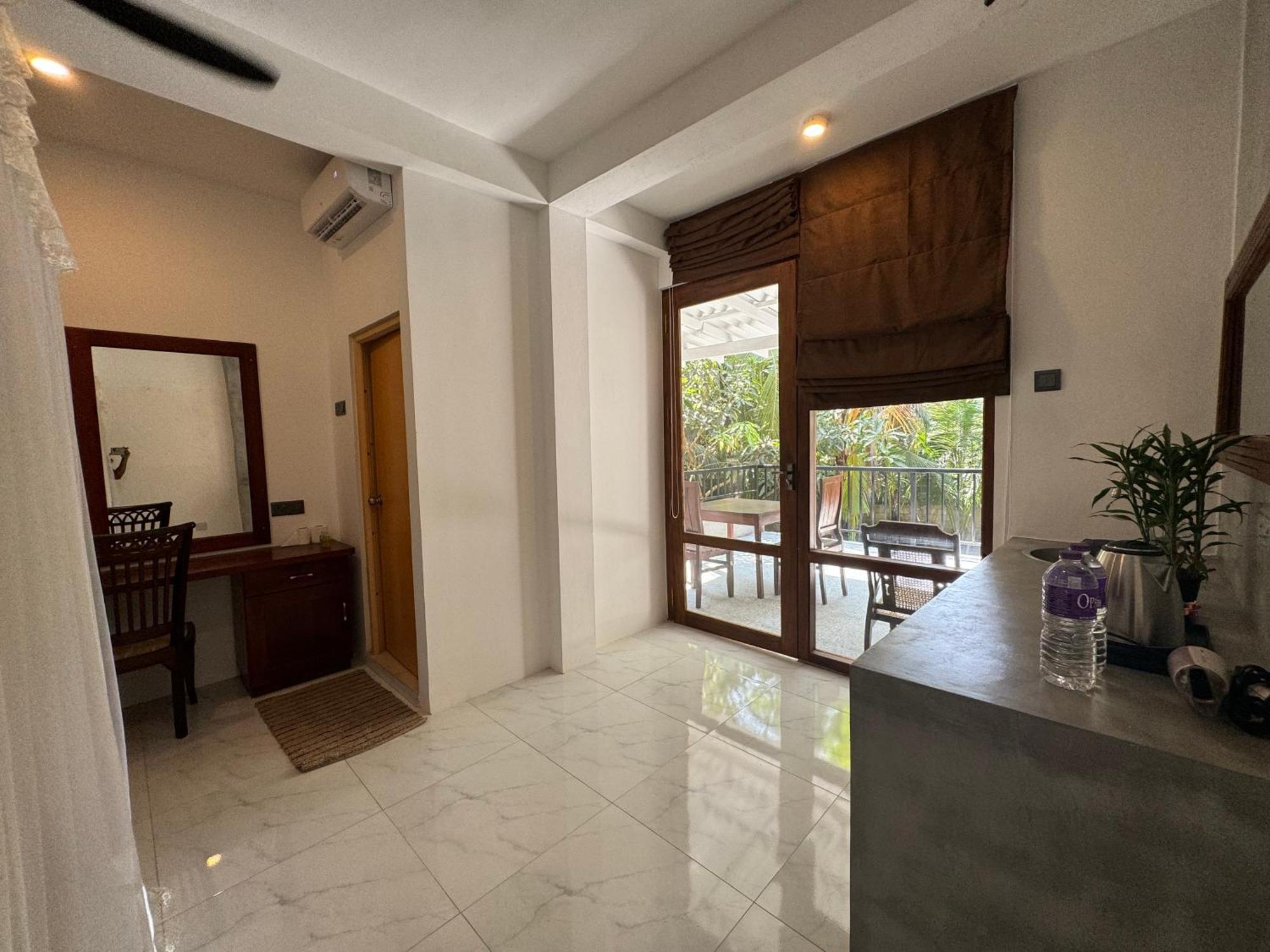 Brinkhouse Guesthouse , Unawatuna Beach Exterior photo