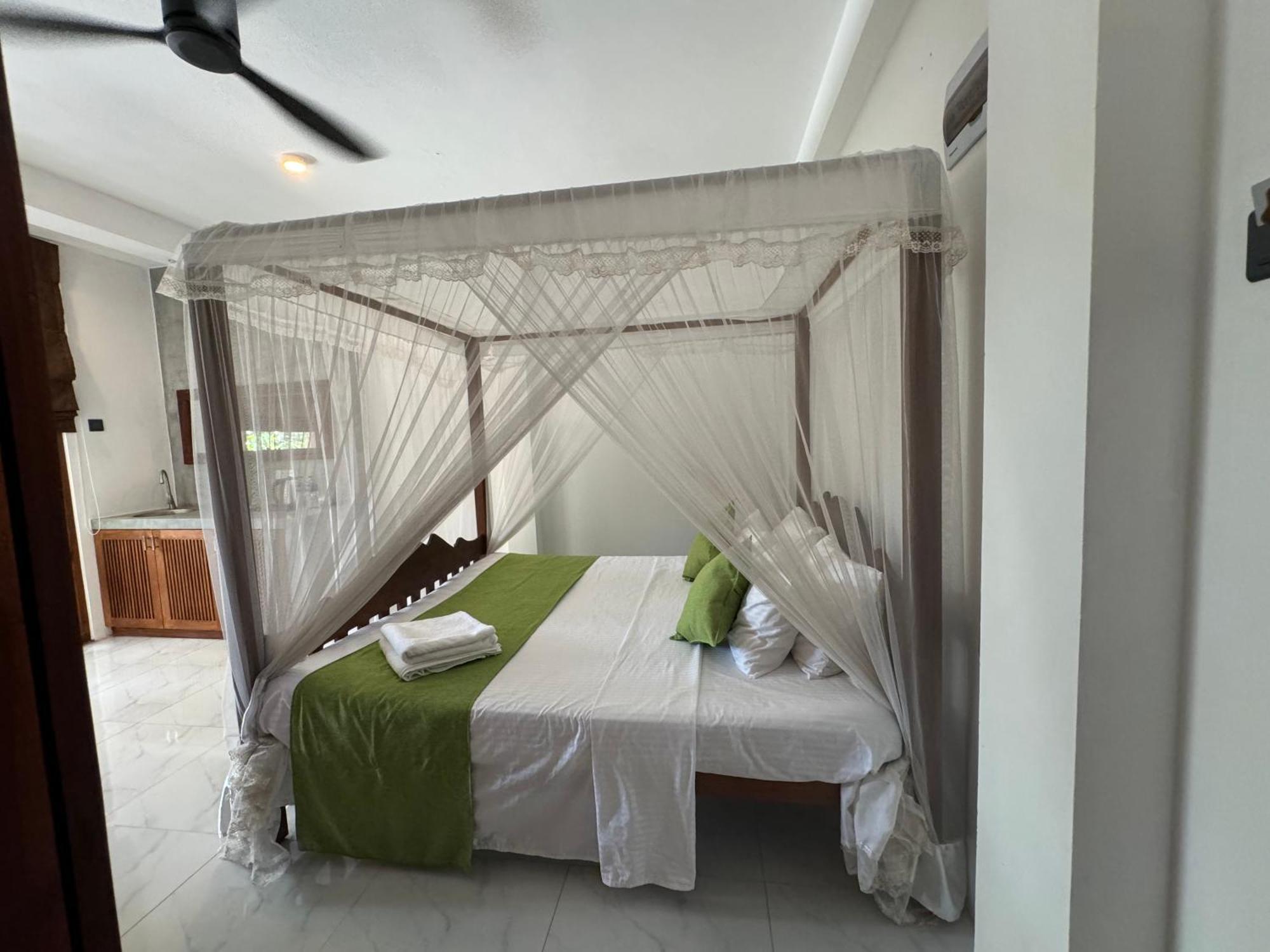 Brinkhouse Guesthouse , Unawatuna Beach Exterior photo